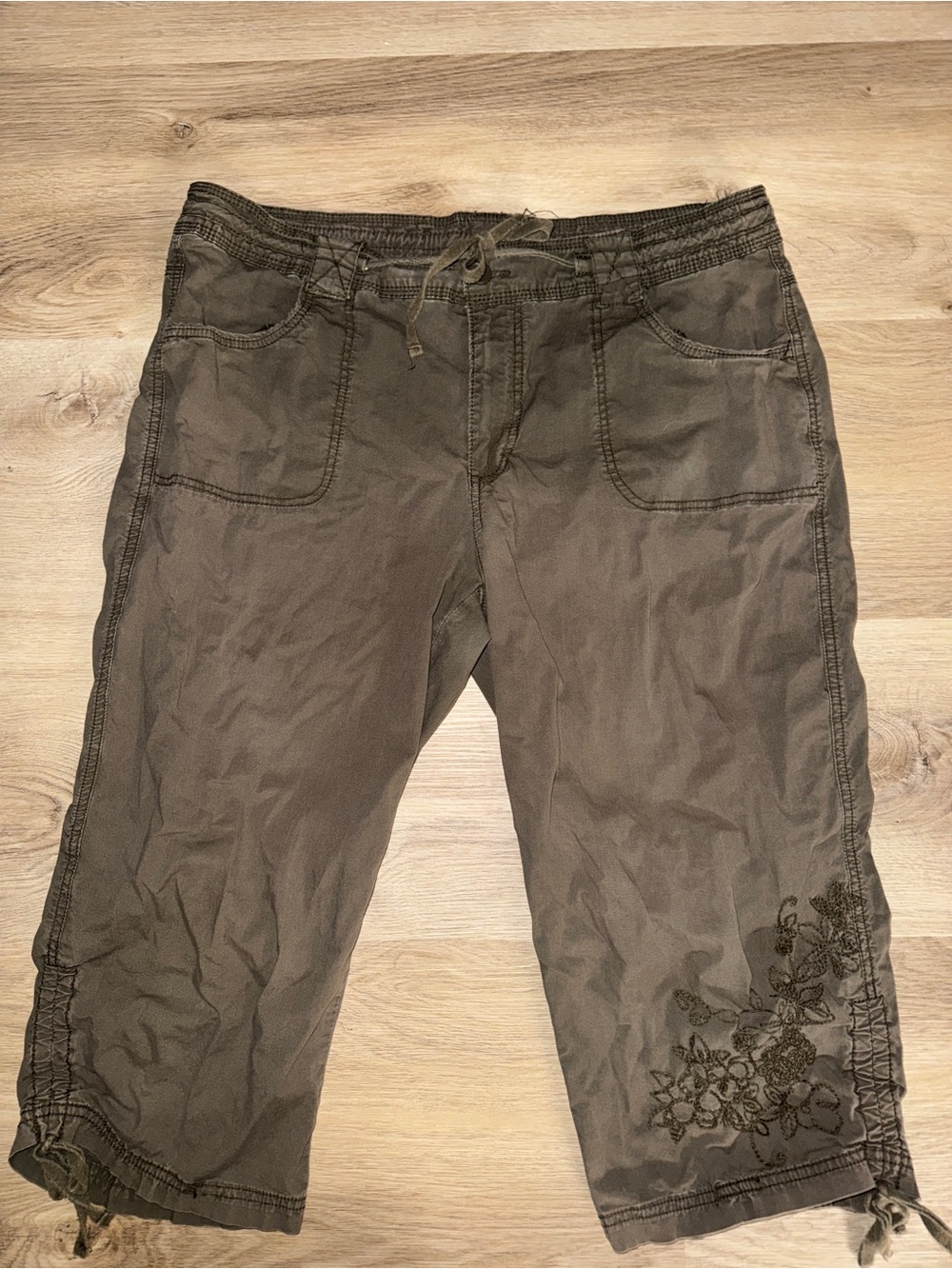 Faded Glory Brown Cargo Capris with Floral Embroidery